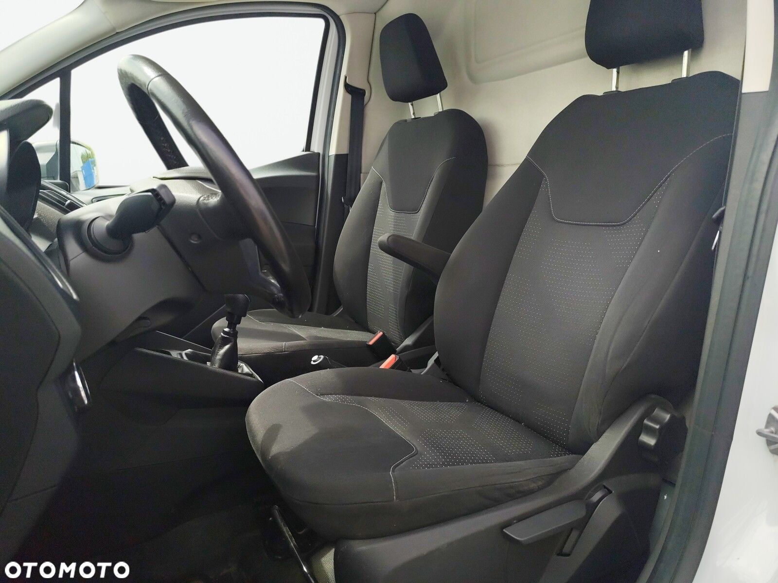Ford transit-courier - 10