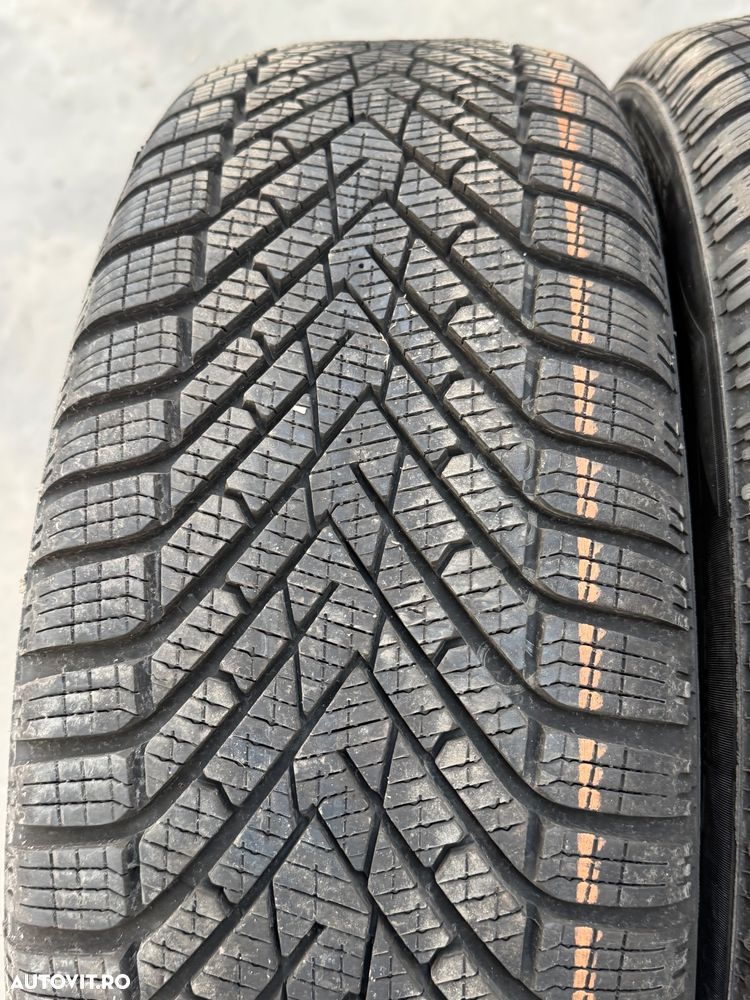 Vând 4 anvelope 205/55/19 Pirelli de iarnă ca noi - 4