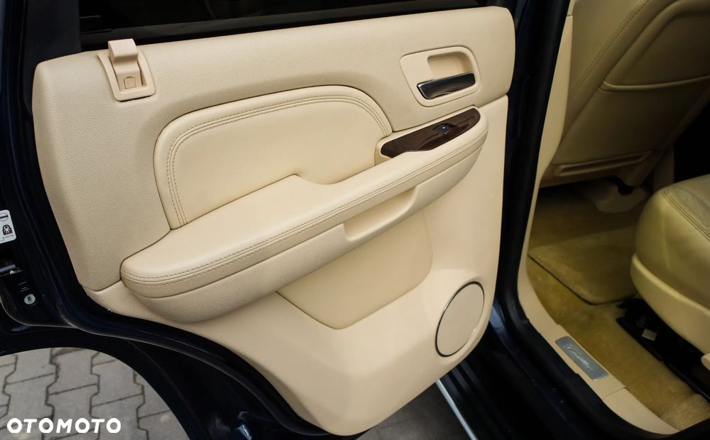 Cadillac Escalade - 24