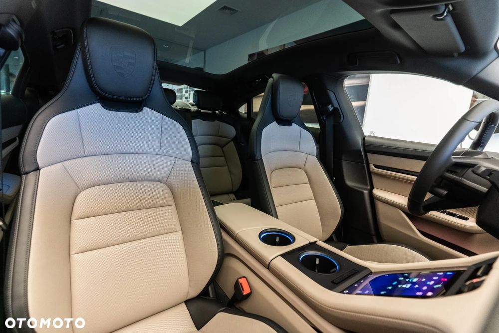 Porsche Taycan 4 - 16