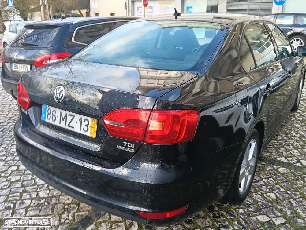 VW Jetta 1.6 TDi Blue Motion Comfortline - 4