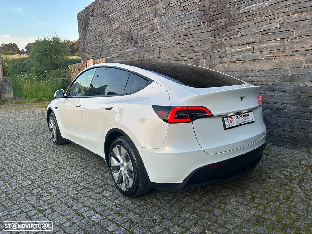 Tesla Model Y - 6