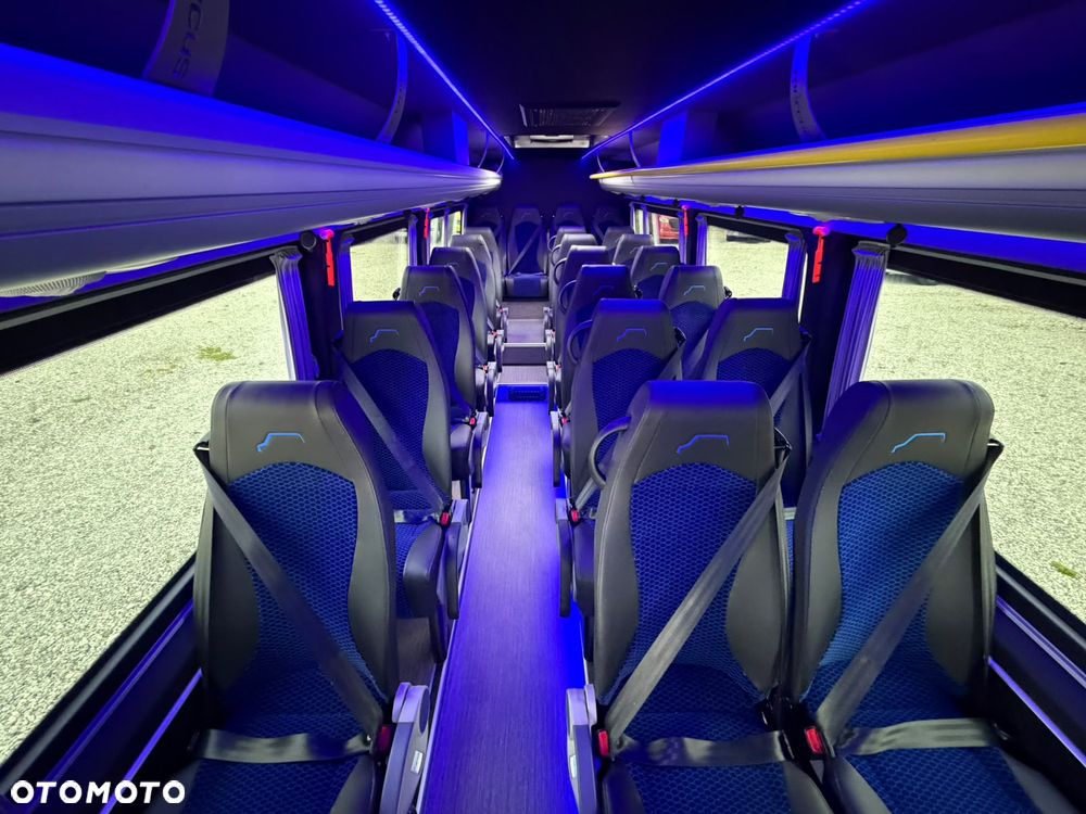 Mercedes-Benz Sprinter 517 - 18