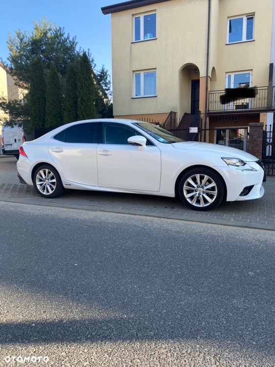 Lexus IS 300h - 4