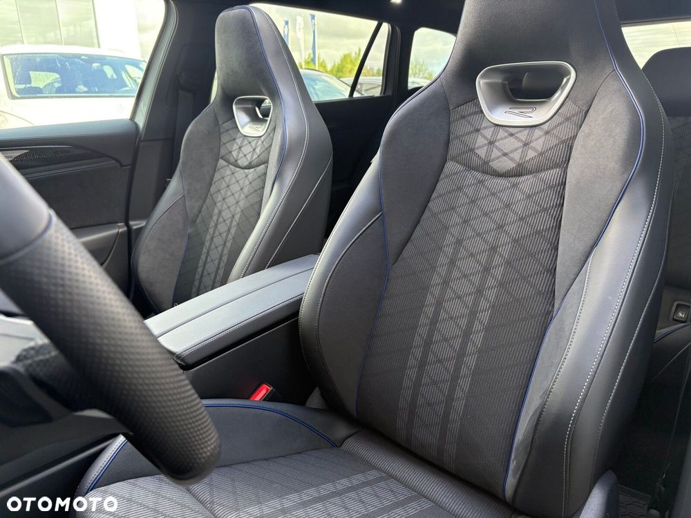 Volkswagen Passat Variant 2.0 TDI SCR R-Line Plus DSG - 13
