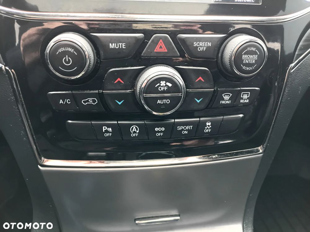 Jeep Grand Cherokee - 27