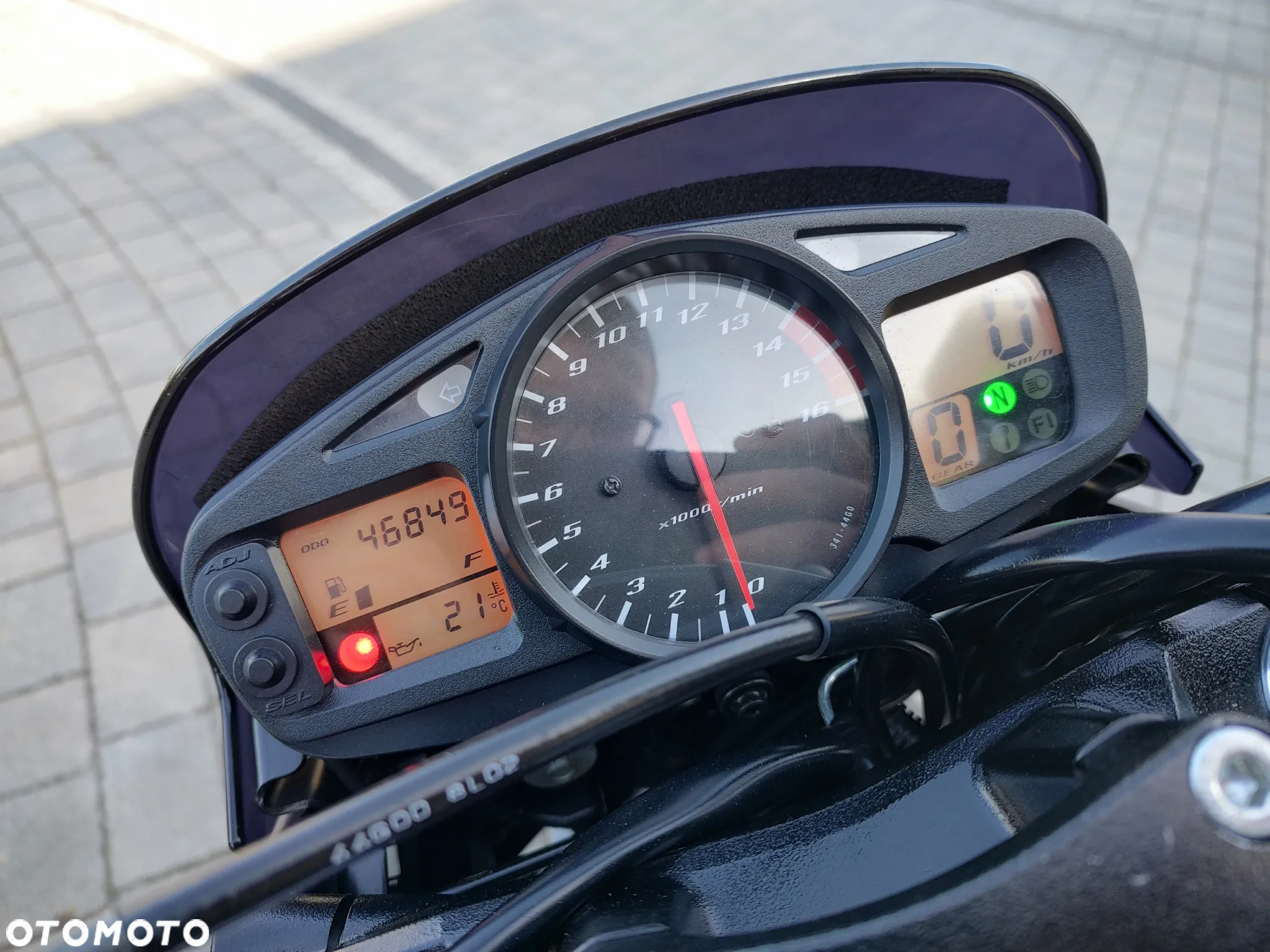 Suzuki GSR - 13