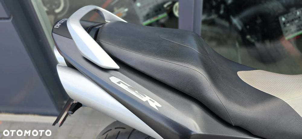 Suzuki GSR - 22