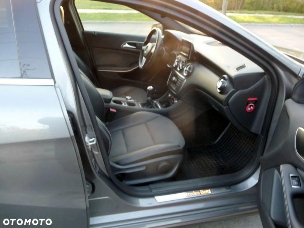 Mercedes-Benz Klasa A 180 BlueEfficiency Edition - 12