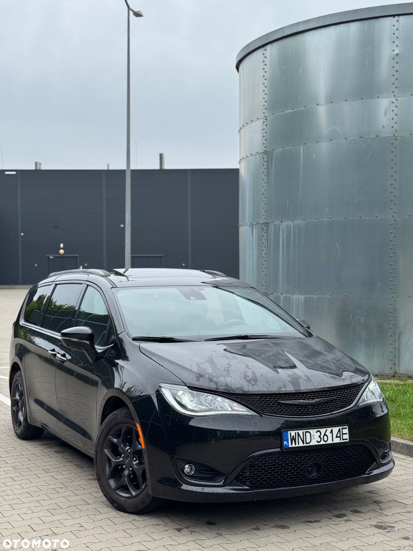Chrysler Pacifica - 1