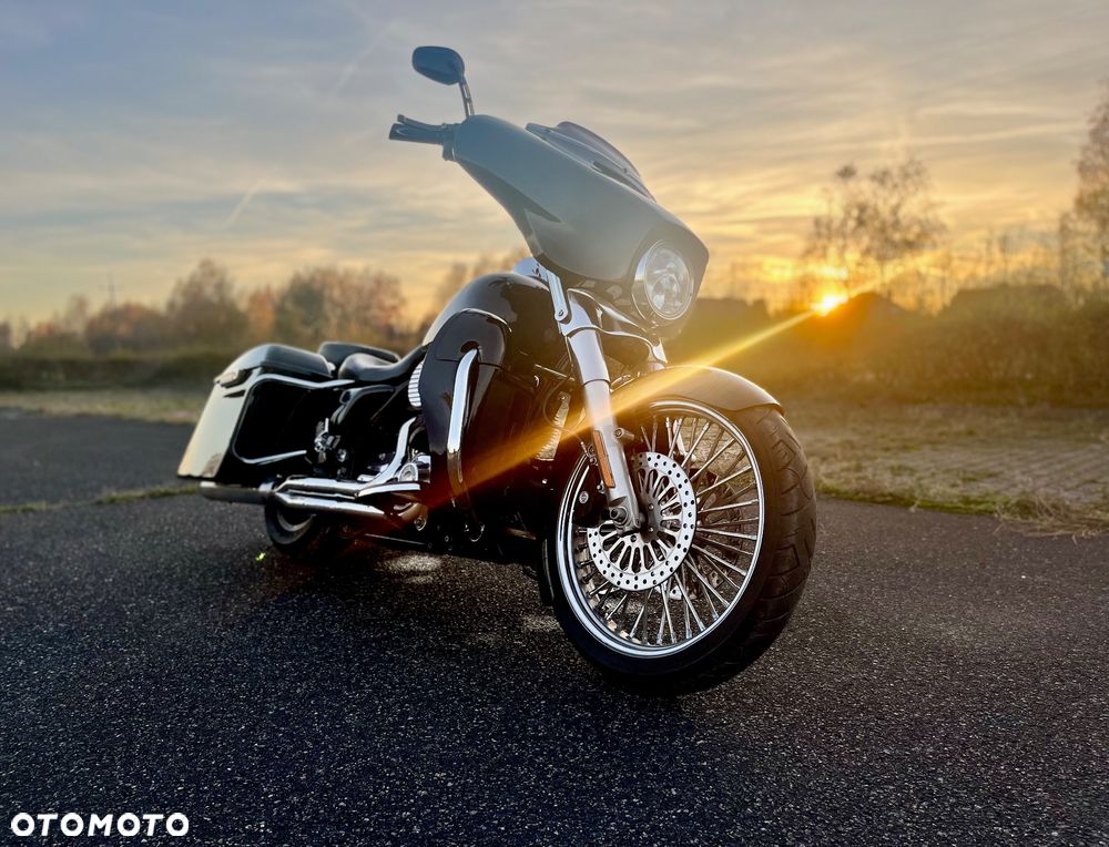 Harley-Davidson FLH Electra Glide - 1