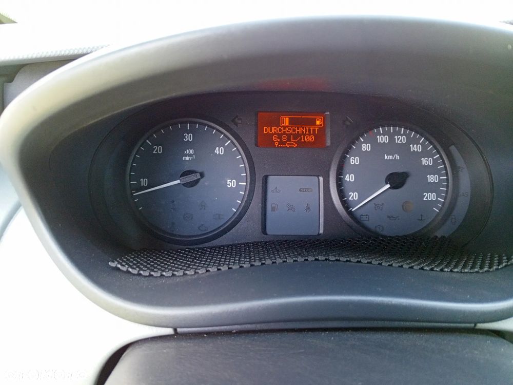 Opel Vivaro - 11