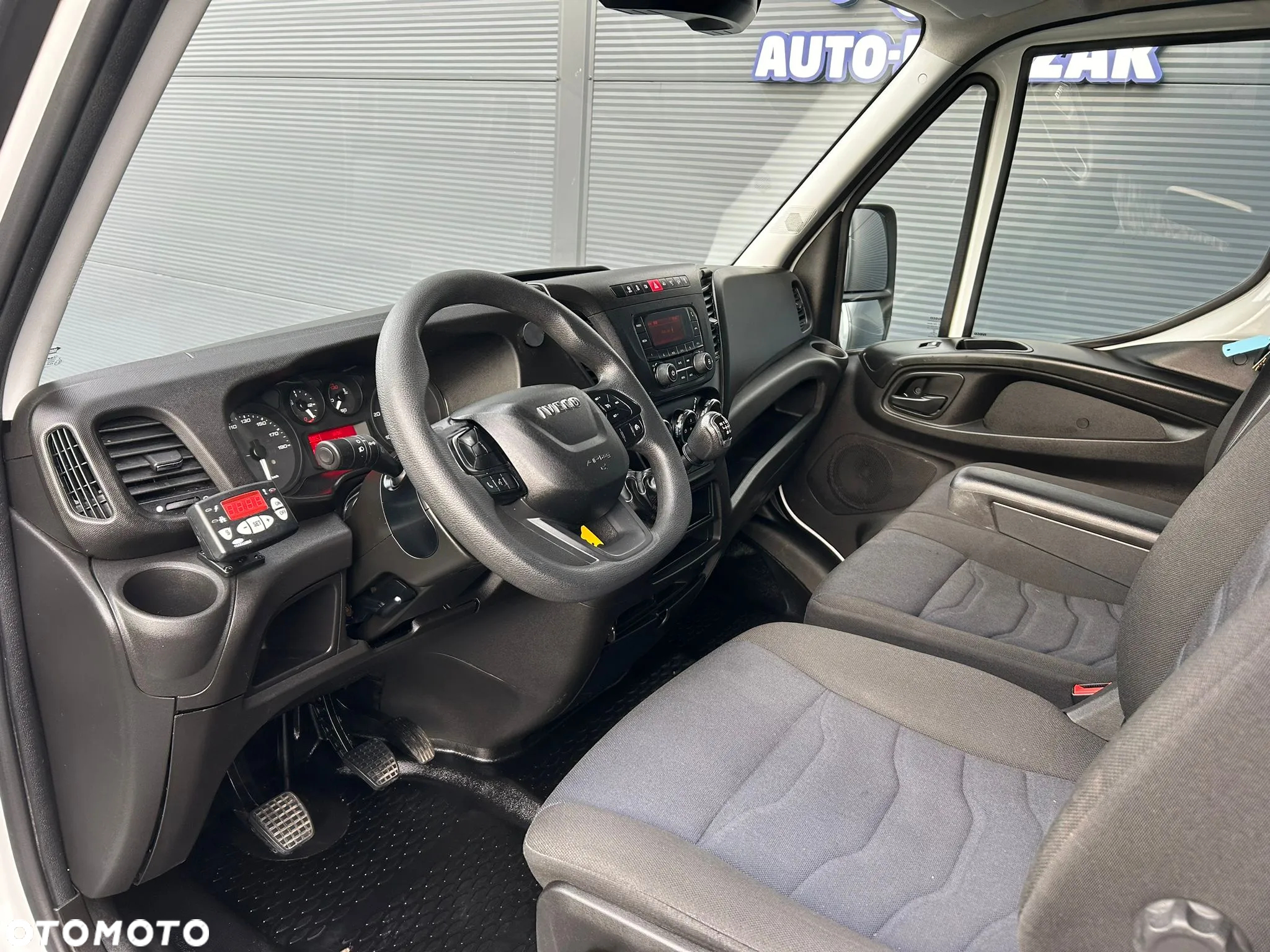 Iveco Daily 35C16 3.0 HPI Chłodnia Mroźnia 8 palet **Podłączenie 230V**Klima**Sprowadzony**Super stan**2021R** - 8