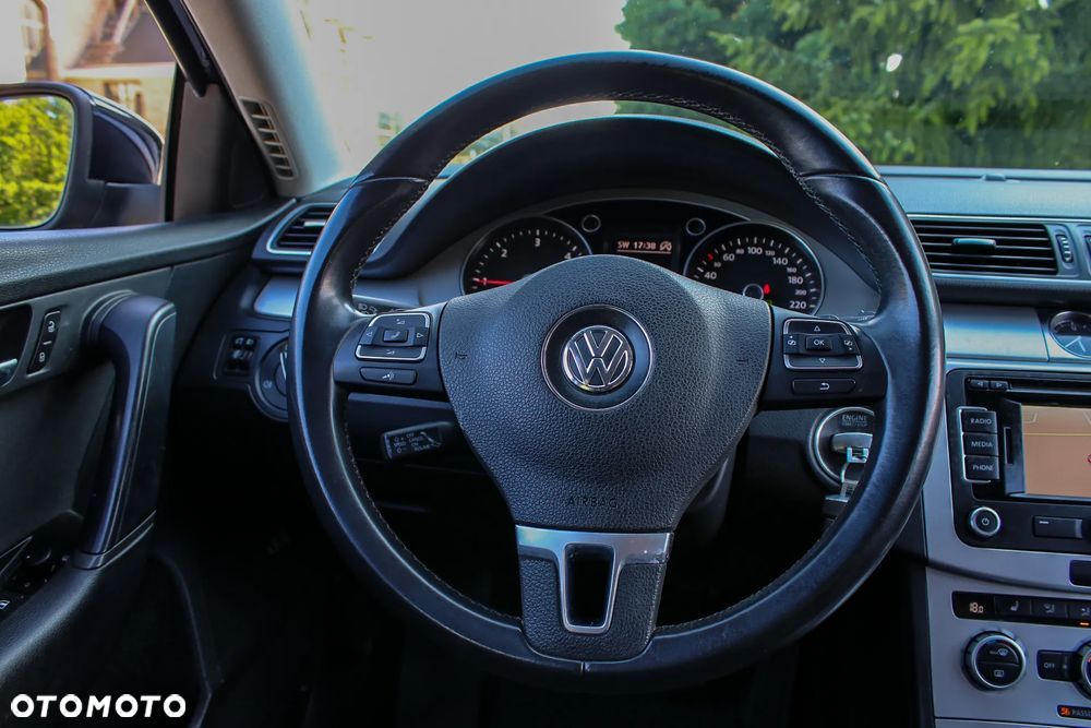 Volkswagen Passat 2.0 TDI Highline DSG - 24