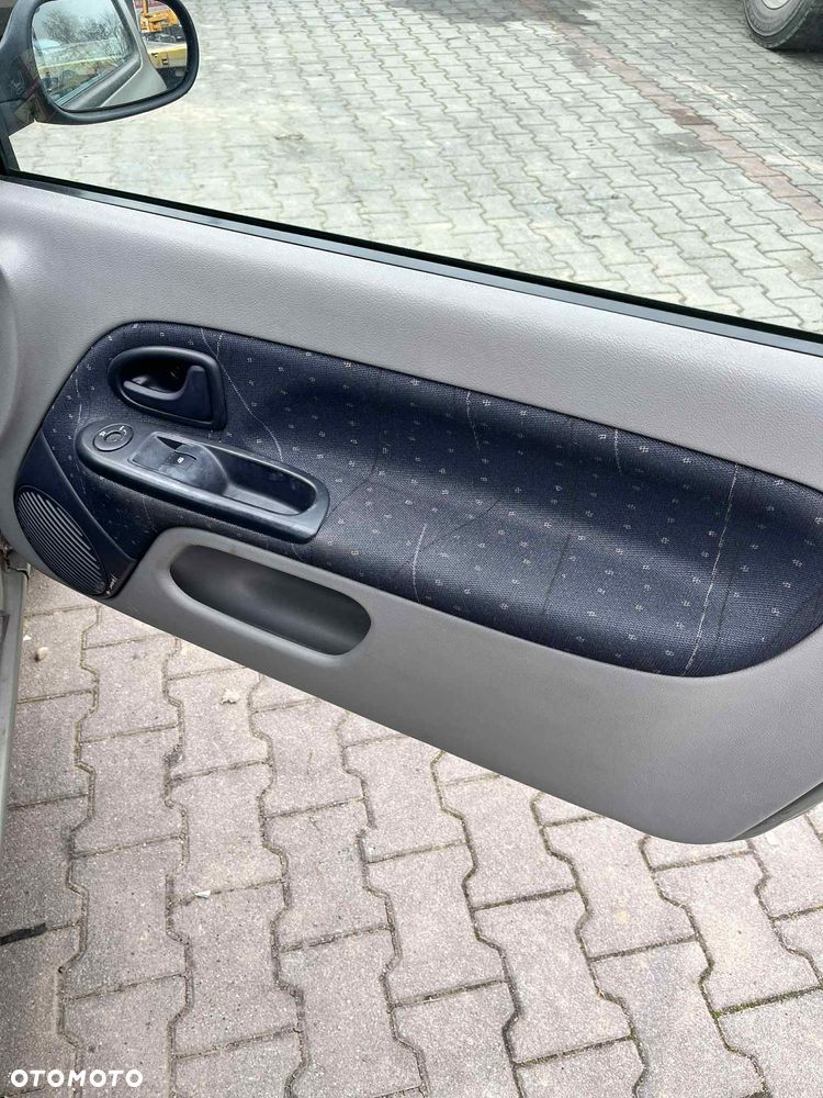 Renault Clio 1.2 Access - 9