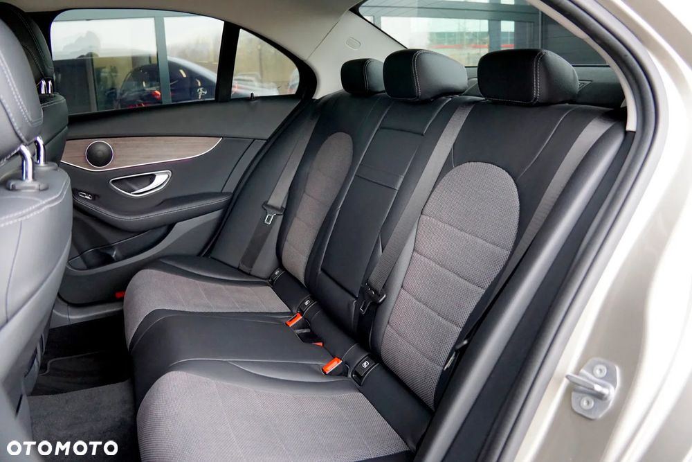 Mercedes-Benz Klasa C 300 9G-TRONIC Avantgarde - 21