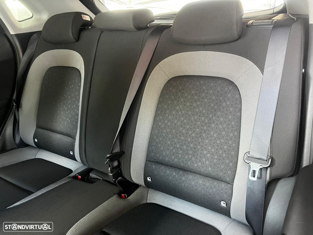 Hyundai Kauai 1.6 CRDi Premium DCT - 12