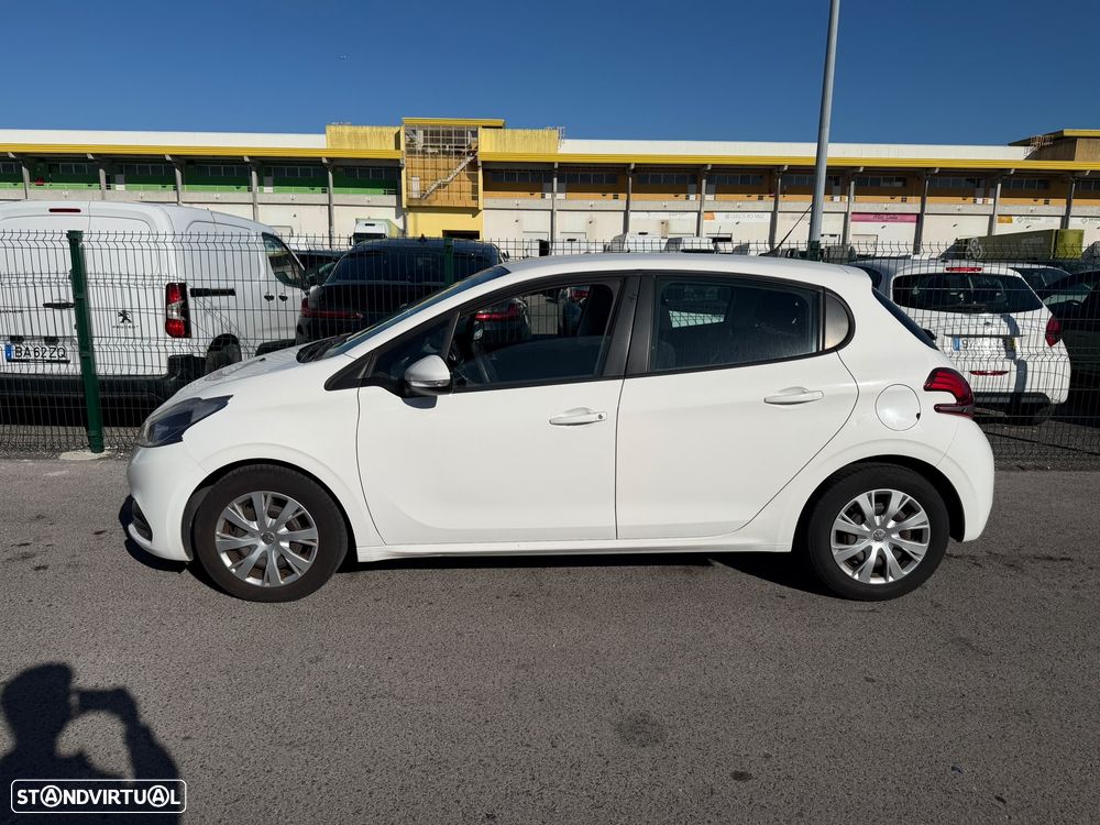 Peugeot 208 - 4
