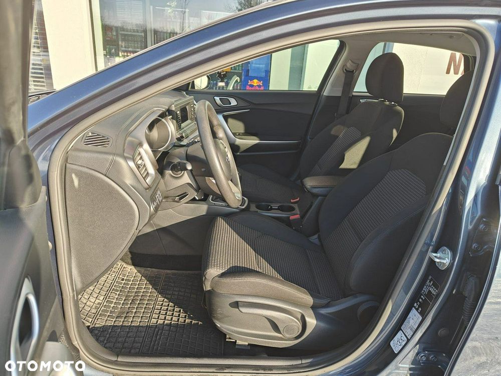 Kia Ceed - 10