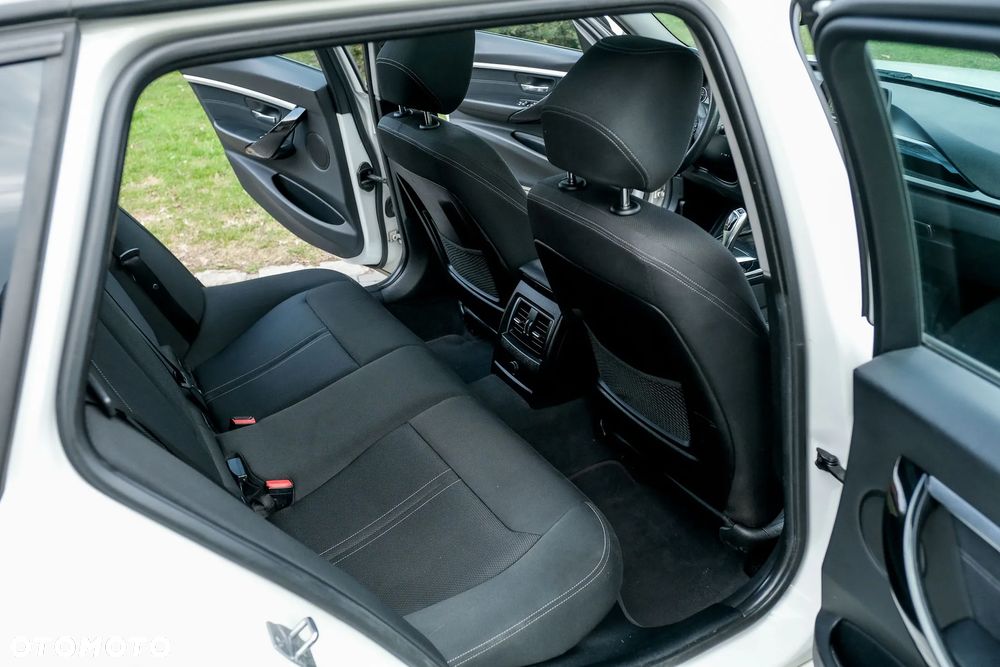 BMW Seria 3 320d Sport Line - 33