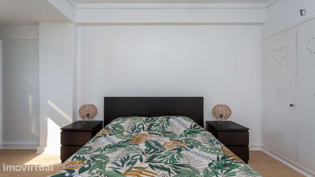 Quarto - localizado em Marquês de Pombal Lisbon - Grande imagem: 2/37