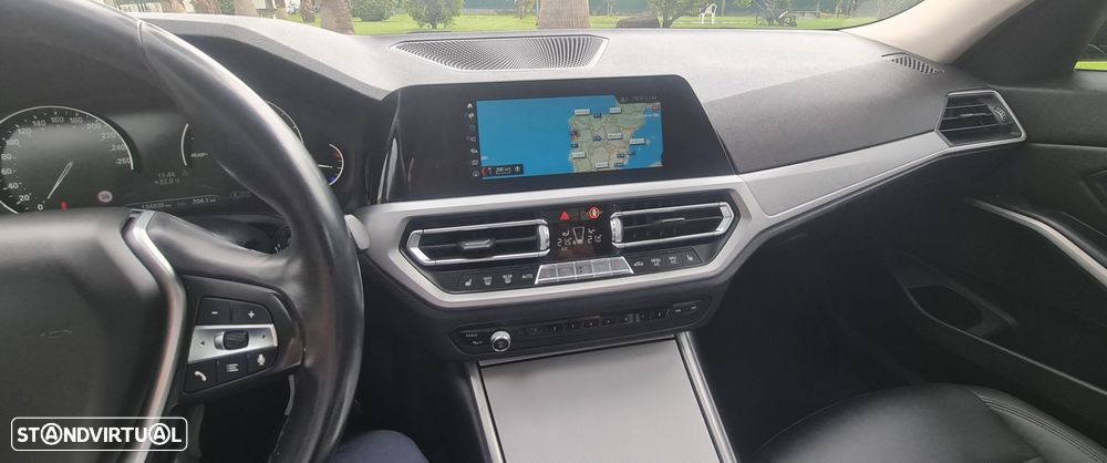 BMW 318 d Line Sport Auto - 39