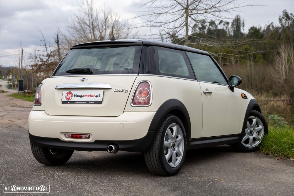 MINI 3 Portas One D - 23