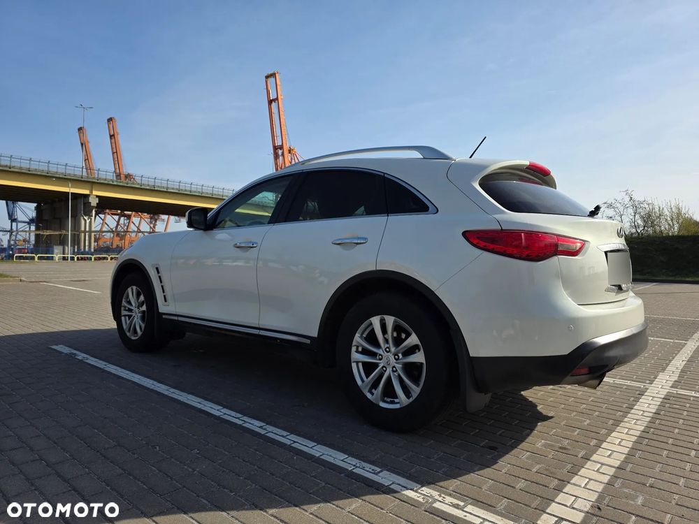 Infiniti FX - 8
