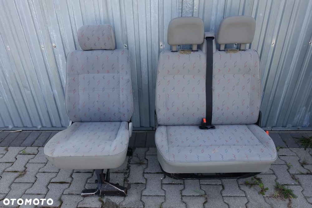 KANAPA FOTEL KOZIOŁEK PRAWY TYŁ VW T4 - 1