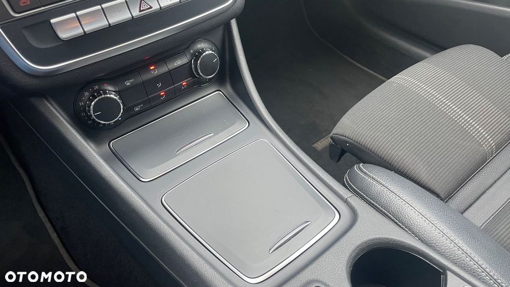 Mercedes-Benz CLA 180 7G-DCT AMG Line - 16