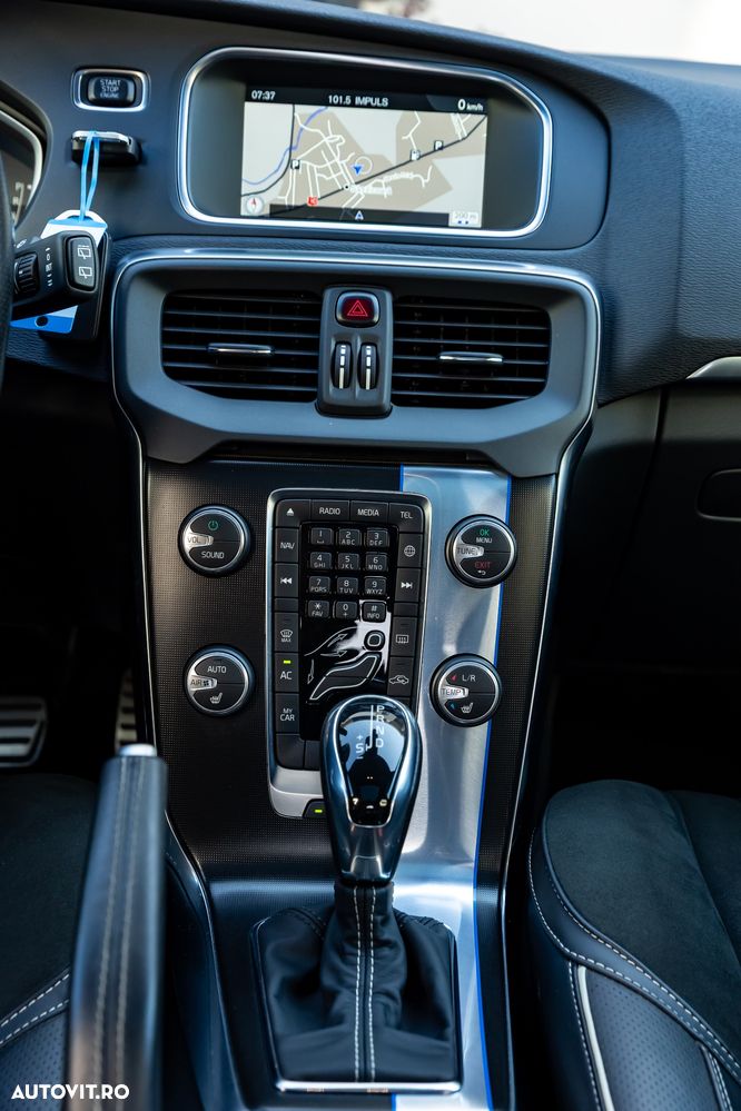 Volvo V40 D4 VEA Aut. R-Design - 16