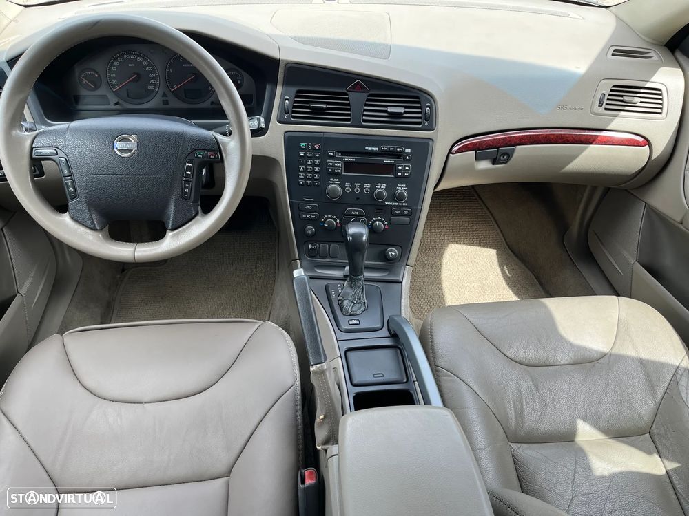 Volvo XC 70 D5 Nivel 2 Auto. - 14