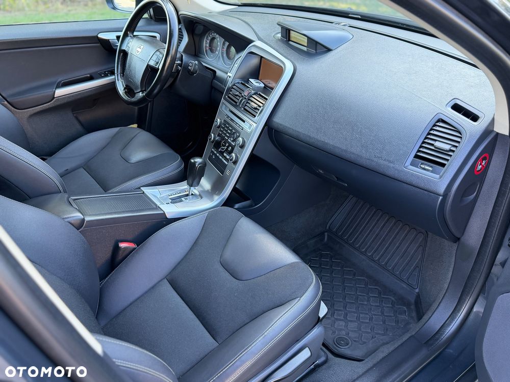 Volvo XC 60 D5 AWD Momentum - 28