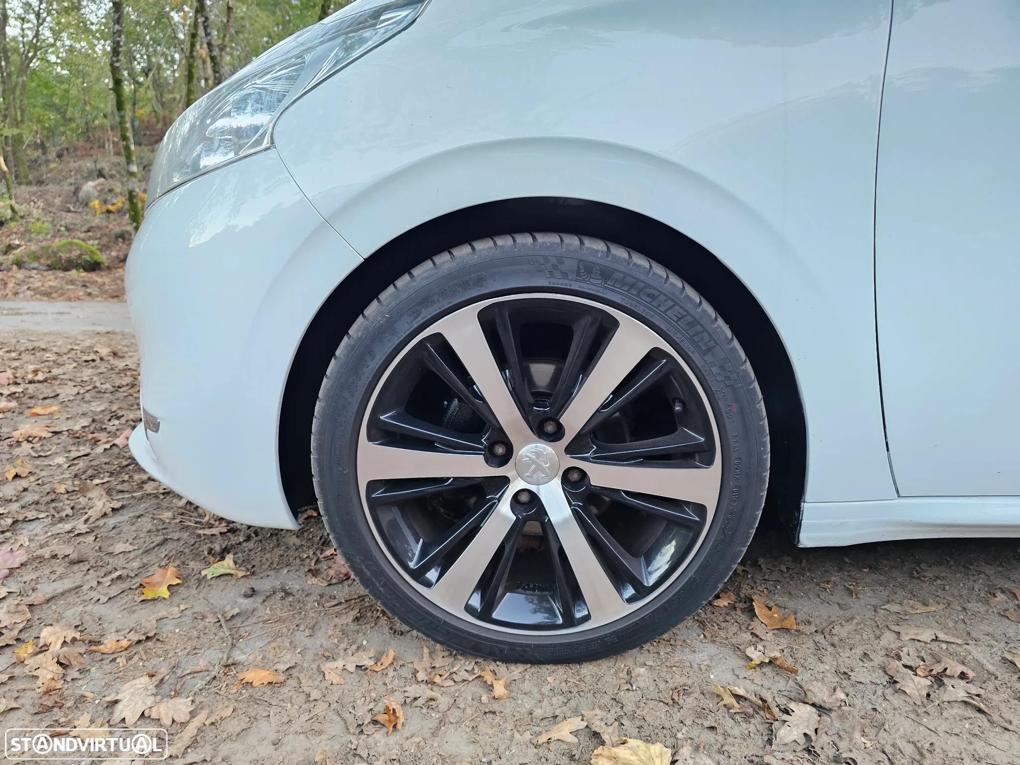 Peugeot 208 1.6 e-HDi Allure - 19