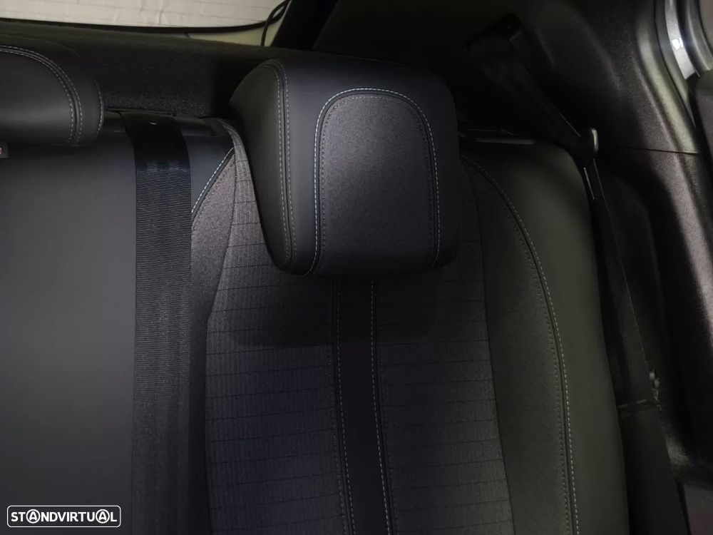 Peugeot 2008 PureTech 130 EAT8 Allure - 29