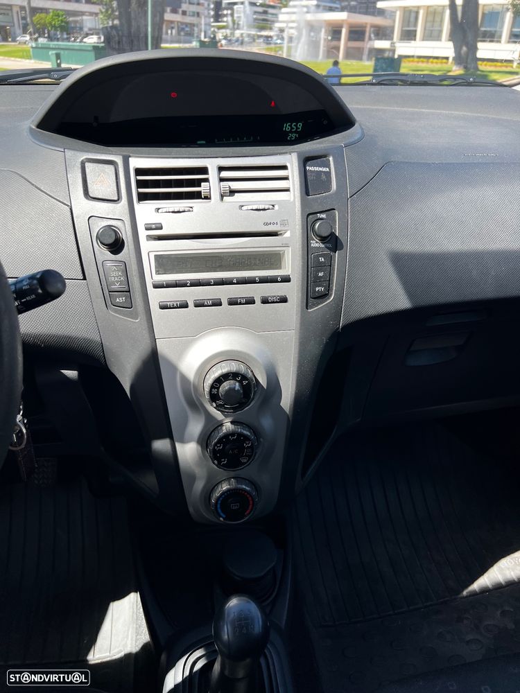 Toyota Yaris 1.4 D-4D - 13