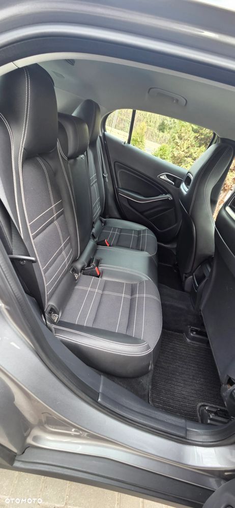 Mercedes-Benz GLA 250 7G-DCT StreetStyle - 31