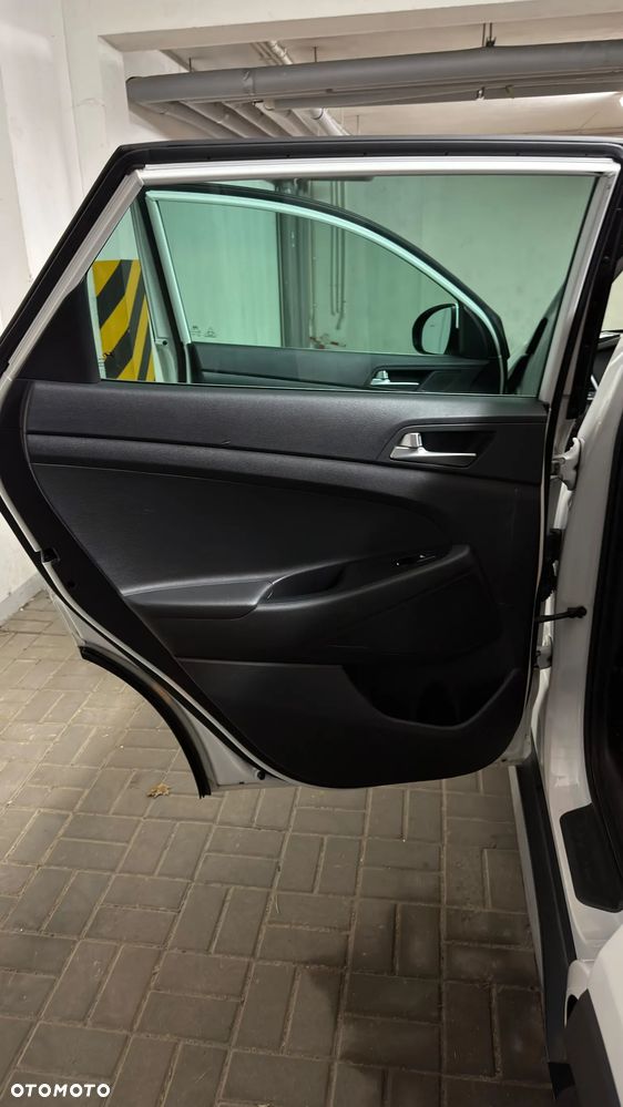 Hyundai Tucson 2.0 CRDI BlueDrive Style 2WD - 17