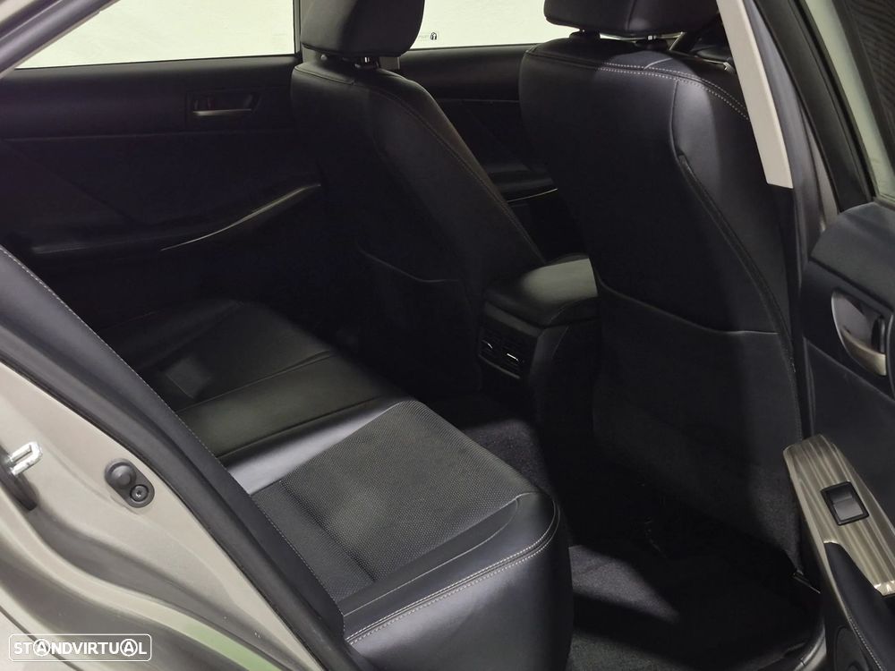 Lexus IS 300H Executive - 17