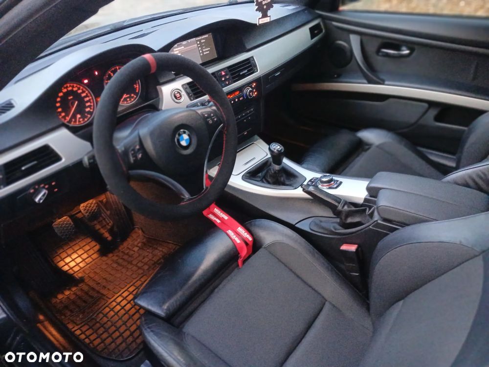 BMW 3 Series 2010 photo 5