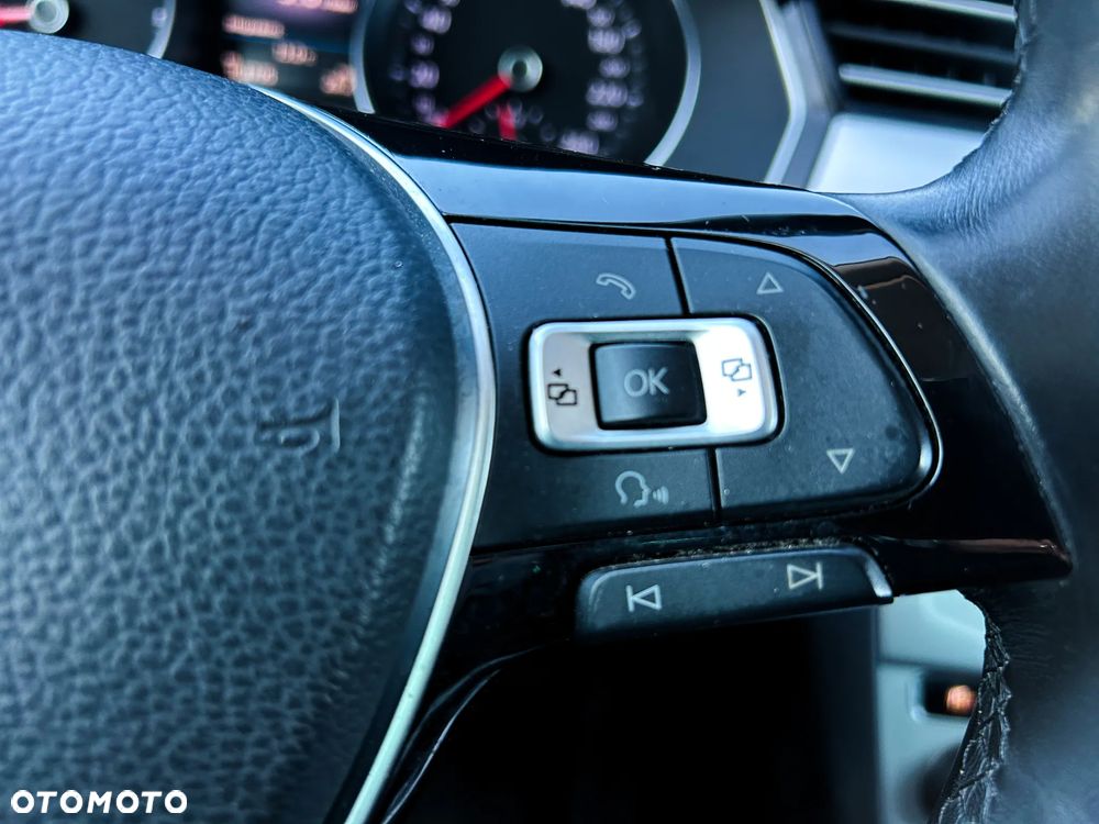 Volkswagen Passat - 24