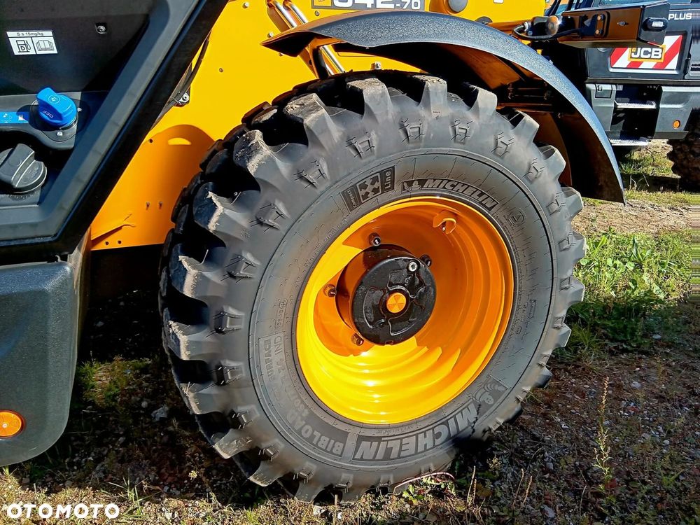 JCB 542-70 Agri Xtra - 13
