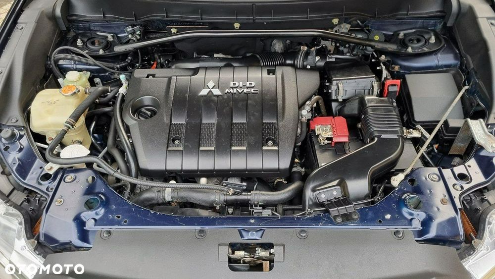Mitsubishi Outlander - 11