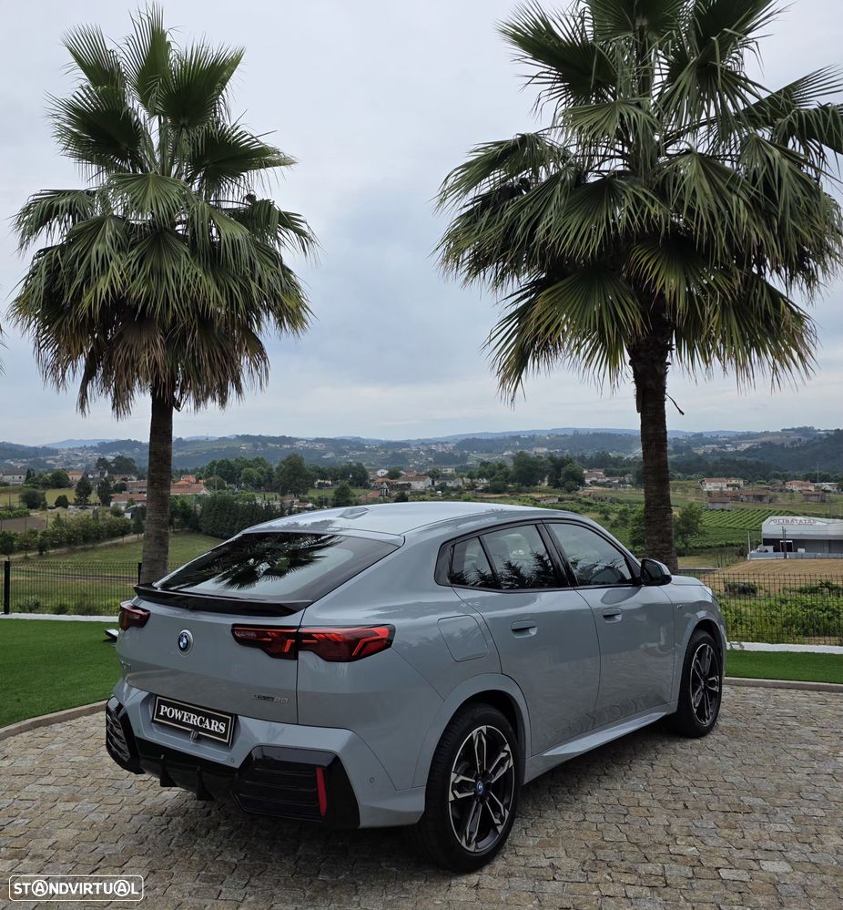 BMW iX2 eDrive20 Pack Desportivo M - 14