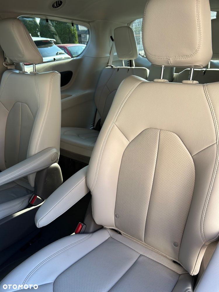 Chrysler Pacifica - 29