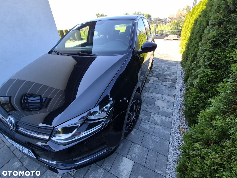 Volkswagen Polo 2015 photo 2