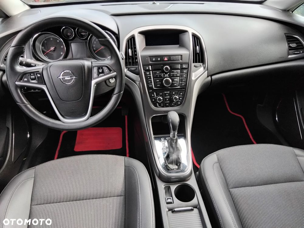 Opel Astra 1.4 Turbo 150 Jahre - 13