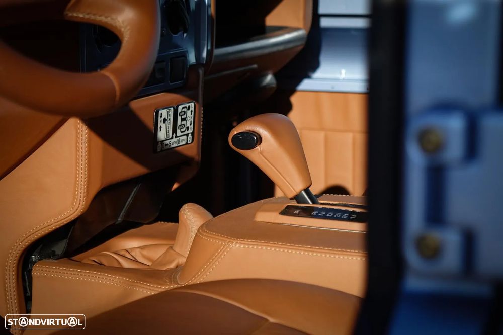 Land Rover Defender - 16