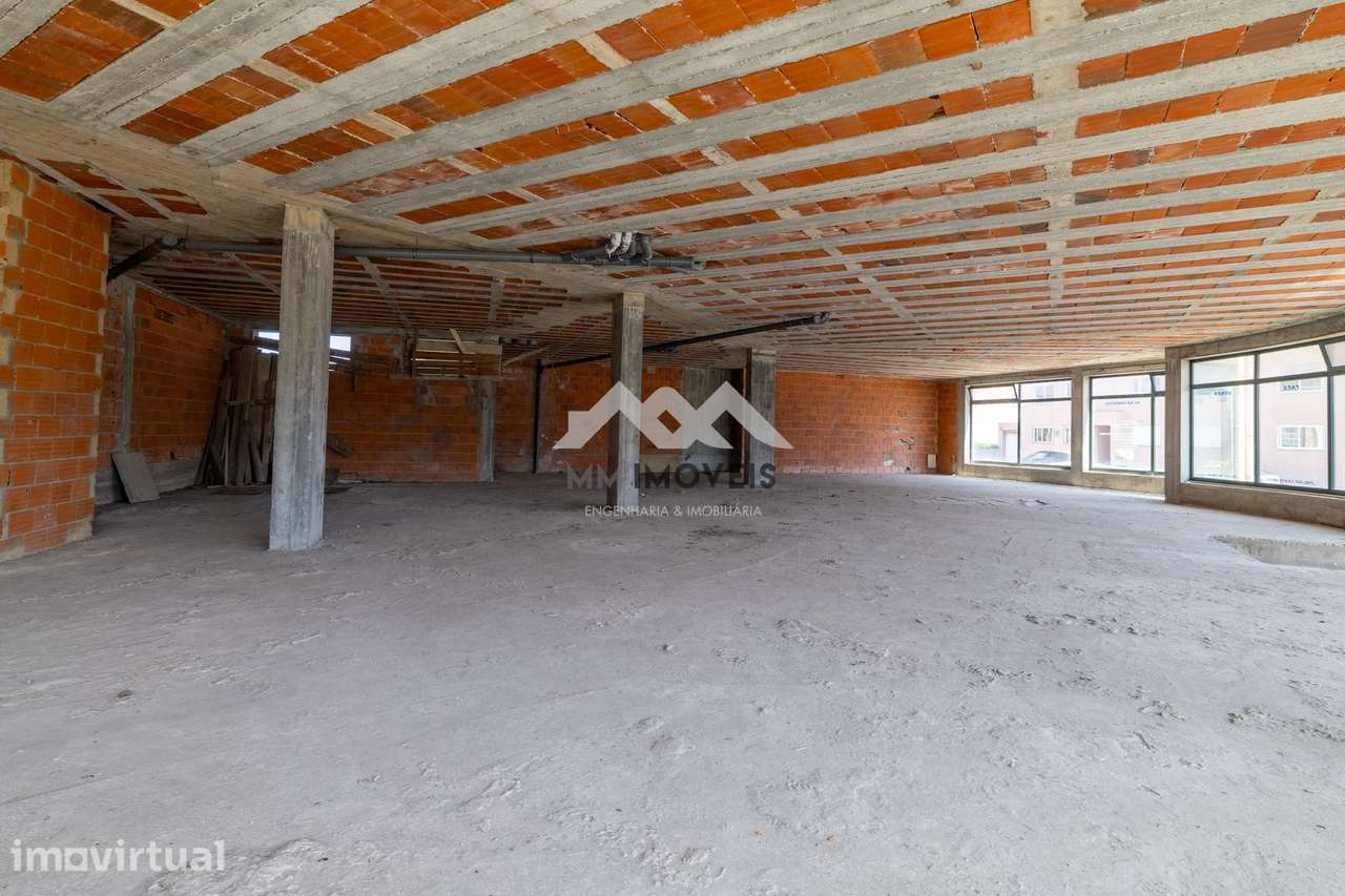 Espaço comercial | 3 Frentes | 587m² | Terraço | Box | Praias - Grande imagem: 5/19