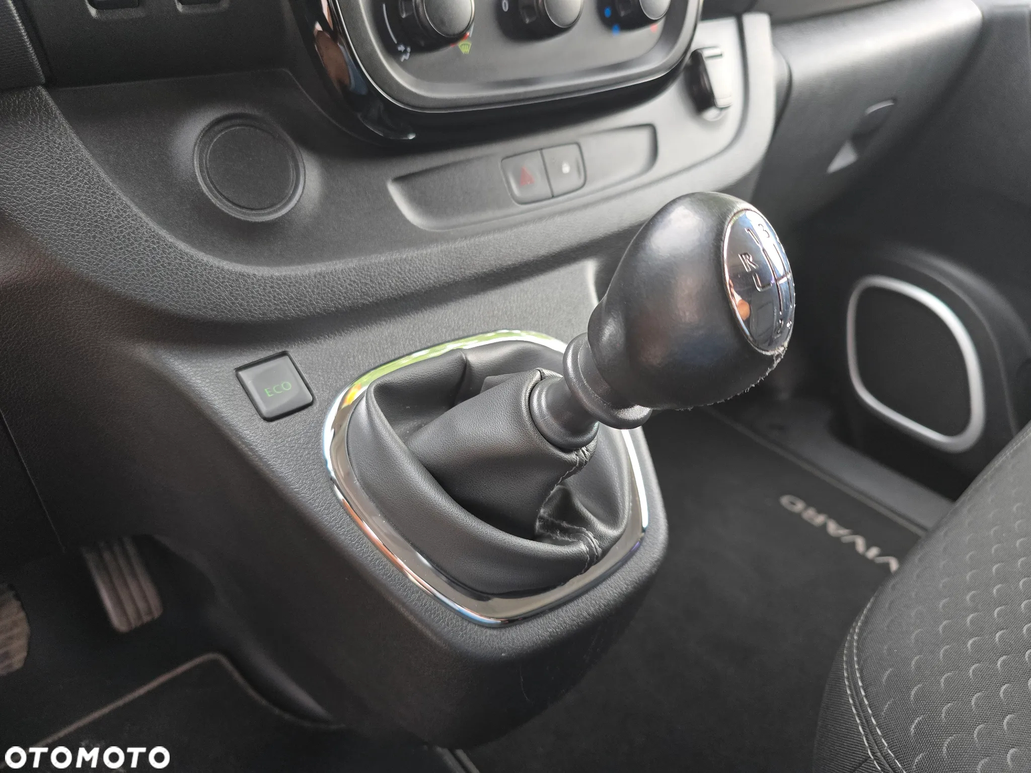 Opel Vivaro L2H1 2,9t Elegance - 31